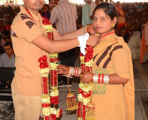 During the foundation day 

celebrations, seven couples took a pledge to fight against social evils and got tied in a wedlock