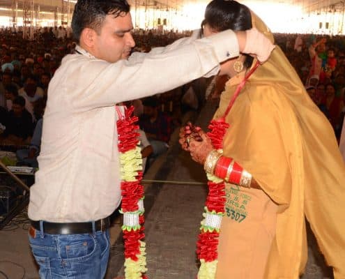 During the foundation day 

celebrations, seven couples took a pledge to fight against social evils and got tied in a wedlock