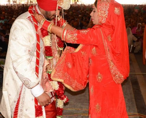 During the foundation day 

celebrations, seven couples took a pledge to fight against social evils and got tied in a wedlock