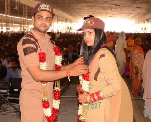 During the foundation day 

celebrations, seven couples took a pledge to fight against social evils and got tied in a wedlock