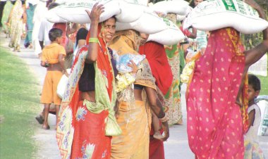 Flood Relief in Bihar by Shah Satnam Ji Green 'S' Welfare Force Wing