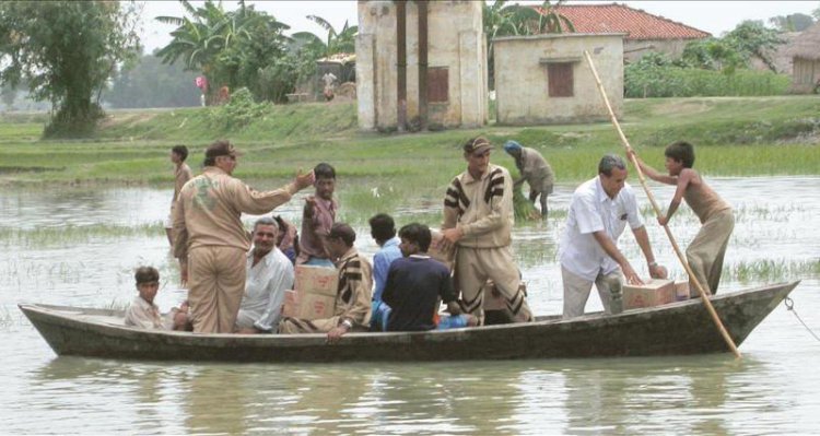 Flood Relief in Bihar by Shah Satnam Ji Green 'S' Welfare Force Wing