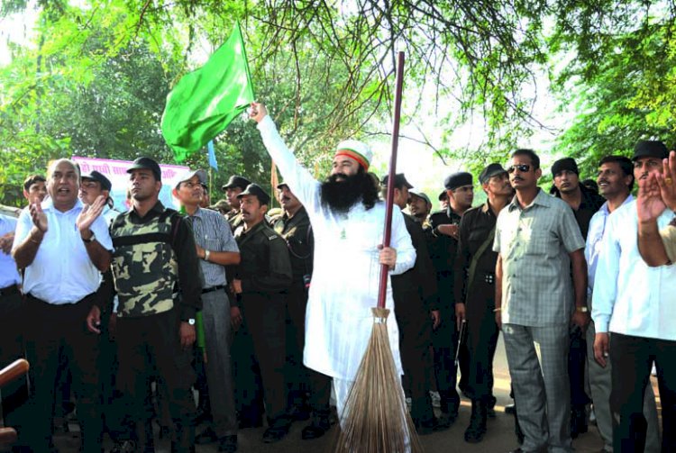 Cleanliness Earth Campaign at Delhi on 21st September, 2011