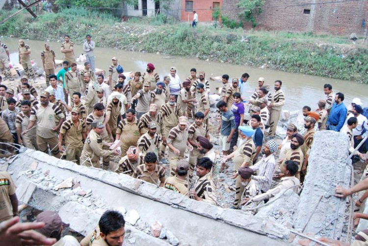 1,500 volunteers of Dera Sacha Sauda lend a helping hand for Jalandhar victims