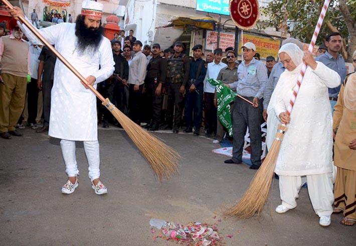 Cleanliness Earth Campaign at Pushkar, Rajashtan on 8th Dec 2012