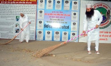 Revered Guru Ji Inagurated 21st Mega Cleanliness Earth Campaign at Jantar Mantar,  New Delhi
