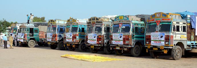 Dera Sacha Sauda Mobilizes 7 trucks of Relief Material for Uttarakhand Flood Victims