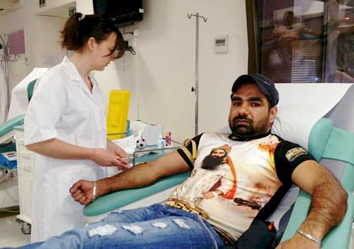 MSG The Messenger Inspires People For Blood Donation in Paris, France