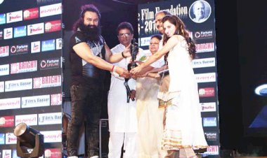 Revered Guruji conferred with the prestigious Dadasaheb Phalke Film Foundation Award