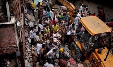 Four Storey Building Collapses in Inderlok, Delhi