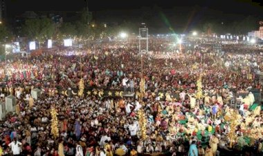 Thousands Swayed at The 101st Wonder Kohinoor Diamond Jublee Masto Mast Ruhani Rubru Night