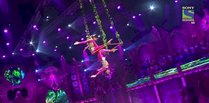 Aerial Dancers Left the Crowd Applauding And Cheering on Entertainment ke Liye Kuch Bhi Karega